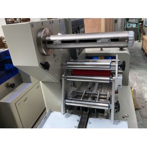 Cheap Horizontal Pillow Seal Pillow Bag Packaging Machine For Wet Wipe / Tissure for sale