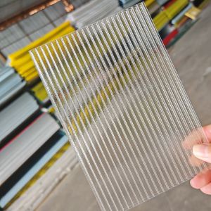 China 6mm Crystal Clear Polycarbonate Hollow Sheet with High Optical Clarity and Thermal Insulation for Maximum Light Transmission on sale