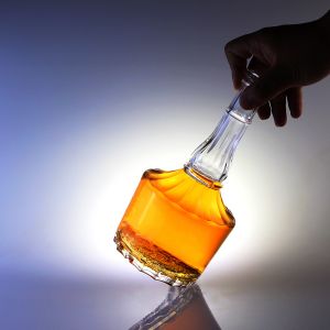 500ml Glass Bottle With Cork for Whisky Vodka Spirits Engraving in Long Neck