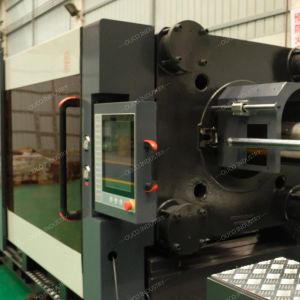 Efficiency CE Servo Motor Injection Molding Machine With Fast Plastic Melting