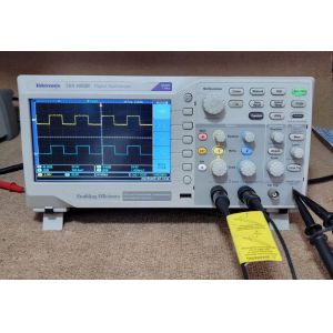 50 Mhz 2 Ch Digital Phosphor Oscilloscope TBS1052B Tektronix Digital Oscilloscop