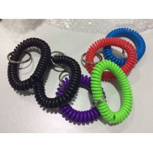 China Wholesales coil key ring stretchable spiral wrist coil key chains plastic spring hand ring on sale