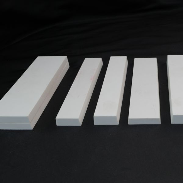 White Alumina Ceramic Tiles With 2000 MPa Compressive Strength And 9 On Mohs