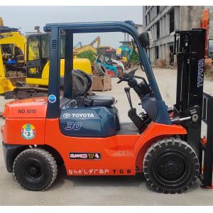 Secondhand Diesel Toyota 3 Tonne Forklift Standard Stage With Container Mast
