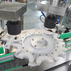 4 Nozzles Chilli Sauce Filling Capping Labeling Machine 2400BPH