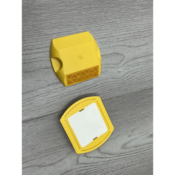 New Style ABS Plastic Road Stud with Cat Eye High refelctive Raised Pavement