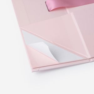 800g 1200g 1500g Cardboard Foldable Packaging Box With Ribbons