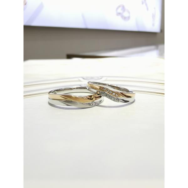 Quality Thick Texture Crushed Diamond ODM Couple Rings Gold With Name wholesale