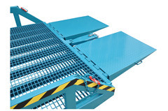 8000Kg Manual Mobile Dock Ramp , Mechanical Durable Mobile Loading Dock