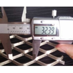 Building Expanded Aluminum Screen , Spray Molding Expanded Metal Mesh Panels