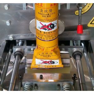 1 Phase 220V Granule Packing Machine 1.6 KW With CE Certificate