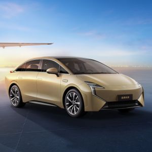 High Speed Electric Car Air C5 Ample Space for Passengers Five-Door Five-Seat