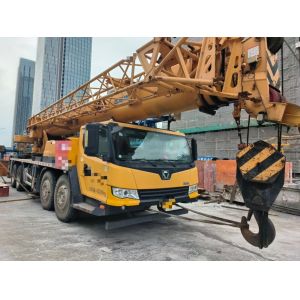 50 Tons Xg Mobile Truck Crane with Maximum Lifting Height 40m and 4 Shafts from 2018
