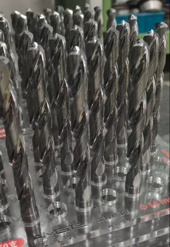 14mm Internal Coolant Solid Carbide CNC Drill Spiral Flute Design High Efficiency Long Tool Life