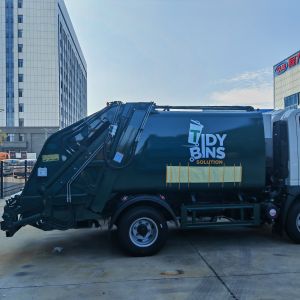 Sinotruck Howo Right Hand dumpster Robust Compactor Garbage truck