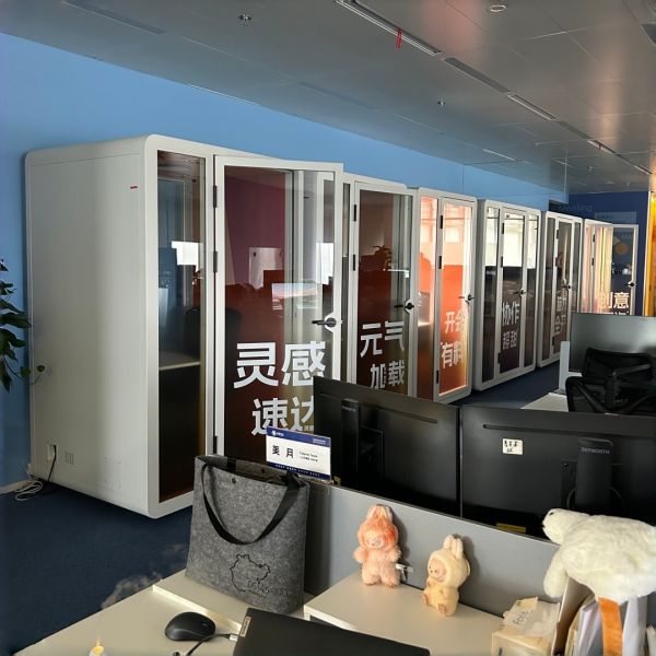 STC35dB Soundproof Booth with Built-in Ventilation System and Customizable Laminated Glass Office Phone Pod