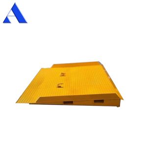 Dock Truck Warehouse Dock Mobile Forklift Container Loading Ramp 6 Ton 8 Ton and