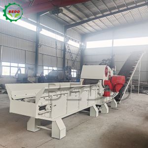 China 2pcs Blade Wood Chipper Machine with Hydraulic Motor Power and Smooth Feed Conveyor on sale