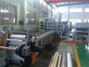 Cheap Automatic Plastic Sheet Extrusion Line with 350kg/h Capacity and 0.5-1.5mm Thickness Featuring Calibrating Boards 4 Groups for sale