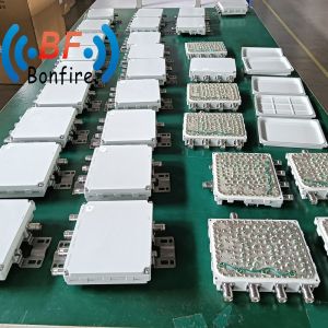 300W Low Pim -160 RF Quadplexer Band Combiner 380-960MHz for Telecommunication