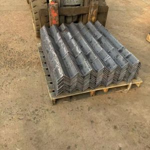 Short Version Galvanized Angle Steel With Holes Of Customize