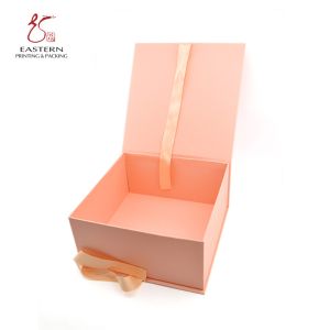 Pink SGS Approve Luxury Rigid Set Up Boxes For Clothes