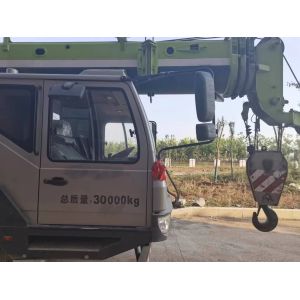 China Used 2017 Zoomlion Truck Crane 25 Ton Folding Top Performance on sale