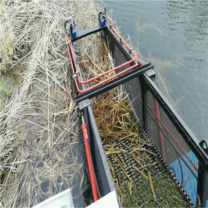 Water Cleaning Large Floating Aquatic Weed Harvester 2M Harvesting Width