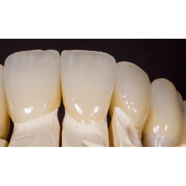 16 Colors Multilayer Dental Zirconia Discs 49% Ultra Translucent Anterior