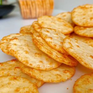 Ketchup Rice Cracker Snacks