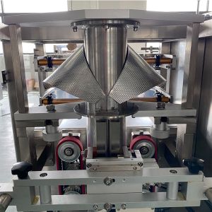 420mm Liquid Packer Machine 1500ml Water Filling Sealing Machine