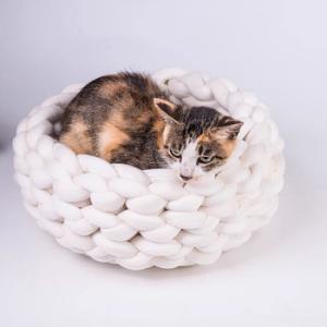 1/0.03NM 100% Polyester Fluffy Tube Giant Velvet Yarn Skin Friendly For Knitting