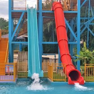 Fiberglass Body Amusement Park Water Slide 120-180 Guests/Hr