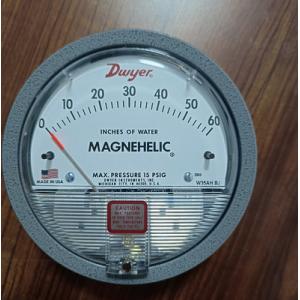 Dwyer Series 2000 Magnehelic Differential Pressure Gauge (0–60 in w.c.)
