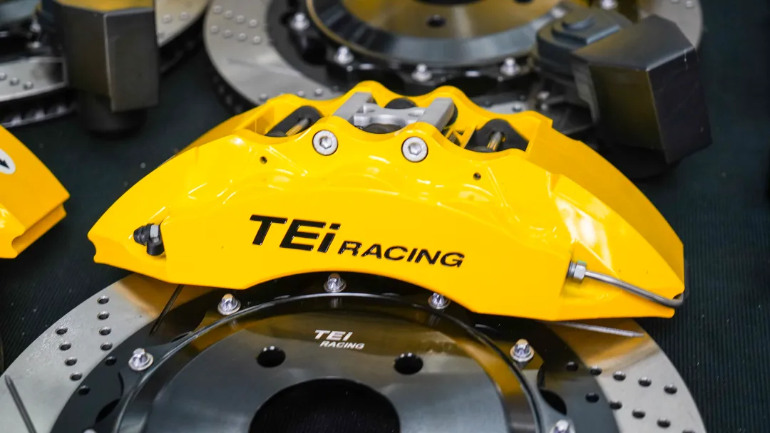 Front 6 pot and rear 4 pot caliper BBK auto brake system For Mitsubishi Outlander with 15mm fllange gasket 18 inch rim