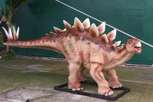 China Soft Silicone Rubber Life Size Dinosaur Statue For Amusement Park Decoration on sale