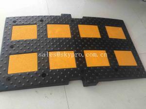 China High Reflective Recycled Traffic Safety Rubber Speed Bumps Easily Installed on sale