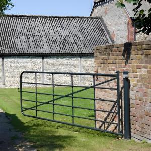 Galvanized N Style Cattle Fence Panel 5ft Wire Mesh Farm Gate Fence Panel