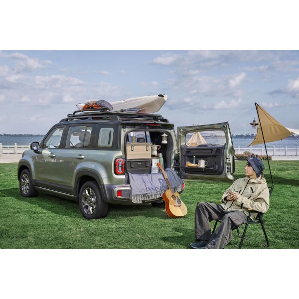 Baojun Yueye Plus is a Chinese electric vehicle with a distinctive boxy design, offering a CLTC range of 401 km. It comes in both 5-seater and 4