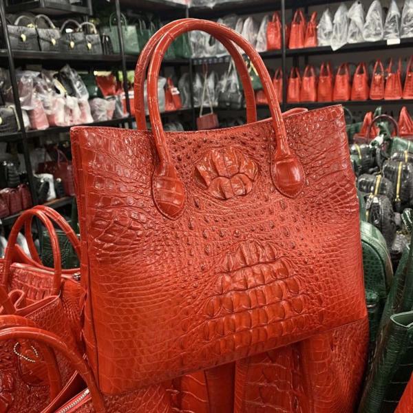 Quality Microfiber Croc Leather Fabric Recycle Friendly For Lady'S Hang Bag wholesale
