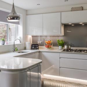 Contemporary Glossy White Lacquer Kitchen Cabinet Multi Functional U Shape