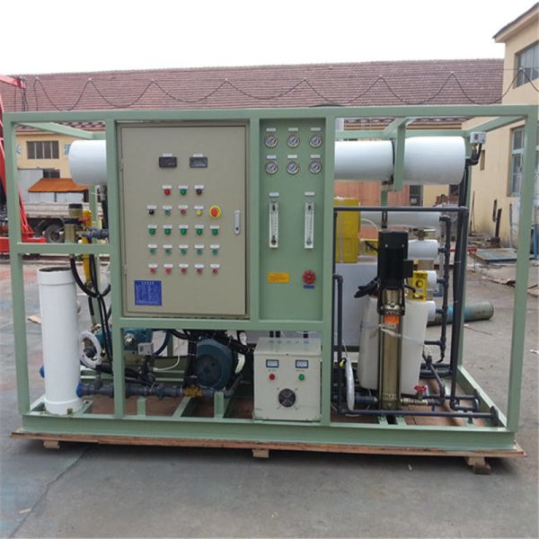 Captain Pure Seawater Desalination Plant 99.2 % Desalination Rate 10-300 M3/H AC220V 18A