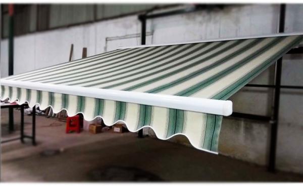 Aluminium Waterproof Retractable Awning Retractable Garden Canopy With Rain Chennel