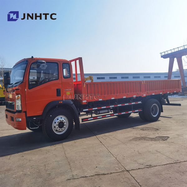 Hot Sale HOWO Cargo Trucks 4X2 6 Wheels 8-10Tons Light Right Drive With Air