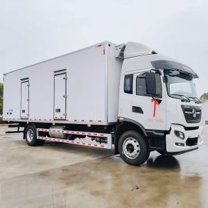 Seafood and Live Fish Transport Truck 6-meter-8 Dongfeng Diesel Fuel Type Box