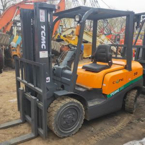 China 3T Used Warehouse Equipment Distributor Forklift TCM F30 on sale