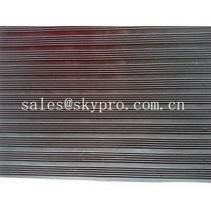 Smooth / embossed Surface heavy duty Rubber Sheet Roll , 2.5mm-20mm Thickness