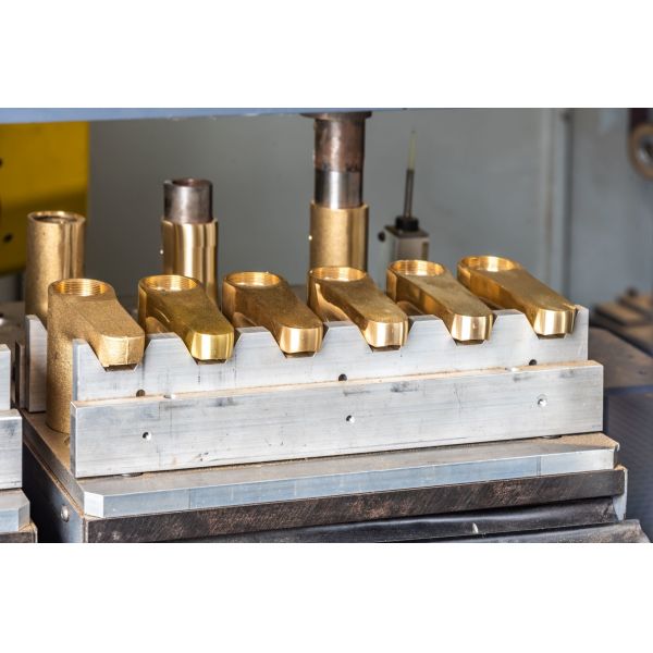 CE Robotic Grinding And Polishing Machine For Mixertap And Watertap And