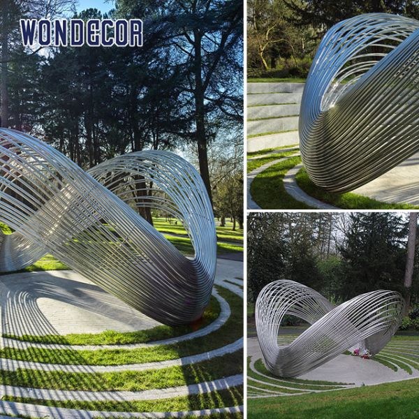Public Stainless Steel Outdoor Sculpture Large Scale Geometric Line Splicing Curved