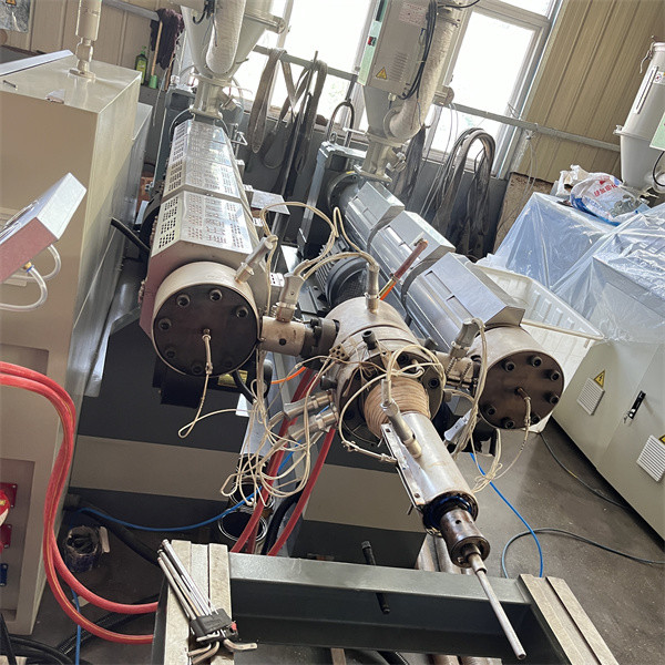 Water Drain HDPE Pipe Extrusion Machine Single Screw Extruder Manufacturers